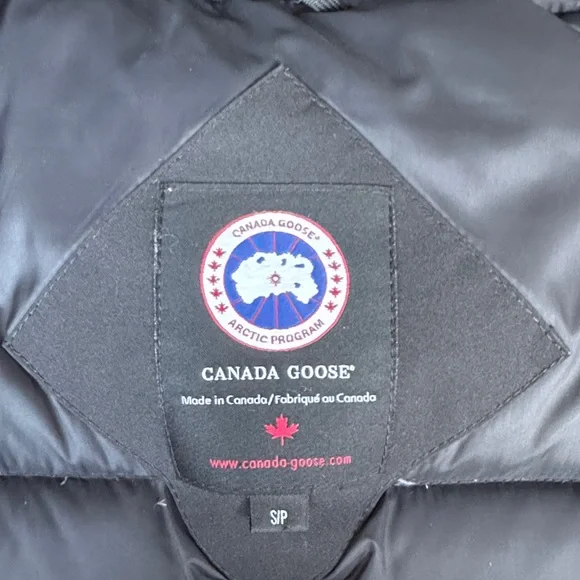 Canada Goose Citadel Parka - Ultimate winter Confort & Style - Picture 4 of 6